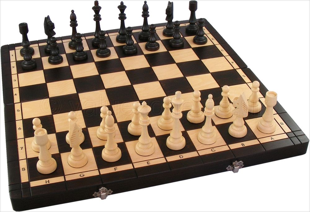 CLUB Large Traditional Wooden Chess Set